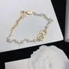 Braccialetti con ciondoli da donna V Lettera Designer Brand Perla Moda Lusso Vlogo Bracciale a catena Gioielli Donna Valentinolies Bracciale in metallo con diamanti 3347