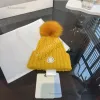 Designer Hat Caps Luxury HatsDesigner Winter Ny stickad ullhatt Kvinnor Chunky Knit Tjock varm faux päls pom beanies hattar kvinnliga motorhuven beanie caps 12 färger s