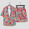 Trainingspakken voor heren Herenmode printset Shirt met korte mouwen + shorts 2-delige set Losse 2024 zomer Vrije tijd strandpak Heren vakantie Hawaii-set J240305