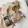 Kvällspåsar 2024 Lyxdesign Kvinnor Handväskor och handväska Small Fashion Box Crossbody för graffiti kameraformad axel