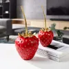 Simulering Strawberry Fruit Display Harts Crafts Gold Strawberry Figurin Dekorativa figurer Hemdekorationstillbehör 240222