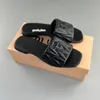 2024 Pantoufles de créateurs Miui Luxe Claquette Luxe Sandles Cuir Sandale Noir Blanc Talons Bas Femmes Dames Mode Chaussures D'été Diapositives