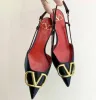 Luxurys Damen Sandalen Designer High Heels Schuhe Marke Metallschnalle 4 cm 6 cm 8 cm 10 cm dünner Absatz spitze Zehen schwarz nackt rot Hochzeitsschuhe Größe 35–44