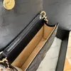 24s makyaj çantası moda kadınlar mini omuz çantası 13cm deri elmas desen metal donanım metal toka lüks el çantası altın top matelasse zincir crossbody çanta