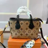 Mujeres bolsas pequeñas bolsas en relieve clásico bolso de flores luxurys diseñadores de shoud cuerpo cruzado mensajero damas bolsos de viaje bolso 19cm