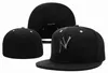 Designer passende hoeden Platte bal baskbalhoed all team Volledig gesloten snapback hoed Borduursel Verstelbare voetbal basketbal Fit petten Sportieve hoeden Mesh flex pet