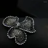 Broches Exquis élégant Original trois pétales fleur broche femmes Vintage haut de gamme luxe Corsage costume accessoires bijoux broches