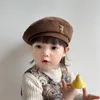 Berets Kids Beret Cartoon Bear Retro Woolen Baby Painter Cap Korean Autumn Zima Wszechstronna ośmioboczna kapelusz