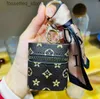 Nyckelringar 11Style Lipstick Bag Keychains Letter Silk Scarf Chains Ring Fashion Design Pu Leather Coin Purse Case Pendant Keyring Charm smycken för män Kvinnliga gåvor