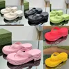 2024 Designer Luxury platform Flip-Flop Slide Slippers Dames 100% Leather Pure Color Beach zachte zolige niet-slip sandalen Ladys Outdoor Wearproof Sponge Shoes Maten 40