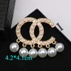 20Style Designer Rhinestone Crystal Pearl Brosches Fashion Mens Womens Brand Double Letter Pendant Brooche Sweater Dut Poice Poys Clothing smycken Tillbehör
