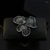 Broches Exquis élégant Original trois pétales fleur broche femmes Vintage haut de gamme luxe Corsage costume accessoires bijoux broches