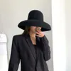 Chapeaux de bord avare Vintage Hepburn style chapeau de luxe Fedora hiver chaud 100% laine modèle de passerelle personnalisé loisirs dame casquette noire femmes O350P