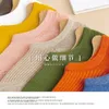 Kadın Çoraplar İlkbahar/Yaz Düz Renkli Dikey Şerit Silikon Slip Slip Sıkı Düşmez Topuk Sığ Görünmez