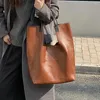 Bolsas de noche Bolso de diseñador retro Otoño e invierno Tote de gran capacidad de gran capacidad Bolso de axila de un solo hombro Commuter Versátil 2024