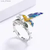 Band Rings 2024 New Womens Hummingbird Ring Color Epoxy Creative Animal Bird Ring Handmade Enamel Womens Wedding Ring L240305