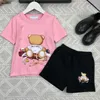 Klassiekers Baby Tracksuits Kids Kinderen Korte mouwen Suit maat 110-160 cm Zomer tweedelig set Kind Brown Bear T-shirt en shorts 24mar