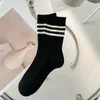 Chaussettes noires et blanches pour femmes, mi-tube en coton à rayures brodées, respirantes, Double aiguille, sport de printemps et d'été