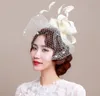 魅惑的なブライダルヘッドピースウェディングベールと羽の結婚式のヘアアクセサリーウェディングパーティーヘッドドレスパーティーのヘッドピース装飾3802610