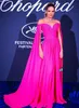 Abito da ballo in chiffon fucsia con linea A 2024 Abito da donna con maniche lunghe aperto Abito da celebrità con spalle scoperte Abiti da sera formale Robe De Soiree