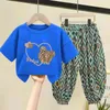 Ensembles de vêtements Été bébé garçon filles vêtements enfant coton coeur imprimé t-shirts pantalons costume dessin animé ours haut et bas ensemble enfants vêtements de détente