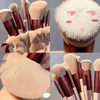 Pincéis de maquiagem 13 PCS / Set Beauty Soft Brush Powder Blush Eye Shadow Concealer Foundation Make-up Highlight