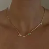 Europese en Amerikaanse retro hanger met drie edelstenen en sleutelbeenketting Frans high-end gevoel gepersonaliseerde trend eenvoudige en voortreffelijke lichte luxe ketting