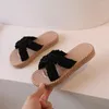 Chinelo 2024 meninas chinelos bonito plataforma de dedo aberto cor sólida verão praia sapatos crianças casual interior cruz versátil macio crianças