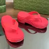 2024 Designer luxury platform flip-flop slide slippers womens 100% leather pure color beach soft-soled non-slip sandals Ladys outdoor wearproof sponge shoes size 35-40