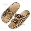 Leopard Soft Sole Kudde tofflor för kvinnor Double Buckle Thick Platform Moln Sandaler Sandaler Kvinna Summer Non-Slip Flip Flops
