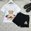 Neue Baby-Trainingsanzüge für Kinder, kurzärmeliger Anzug, Größe 110–160 cm, zweiteiliges Sommer-Set für Kinder, Braunbär-T-Shirt und Shorts, 24. März