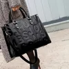 Lüks çantalar büyük kadın çantalar tasarımcı güzel harf yüksek kapasiteli moda seyahat omuz 240301 için crossbody