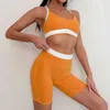 Kvinnors träningsdräkter Två stycken uppsättning av kontrasterande yogaset Cross Shock-Absorbing Bra och Hip Push Up Bike Shorts Super Stretch Gym Workout Suit J240305