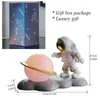 Astronaut actionfigurer Figurer Skulpturrum Dekorativ Spaceman -staty och Moon Model Night Light Ornaments for Kids Gifts 240223