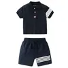 Ensemble de vêtements de créateur d'enfants enfants garçons filles sport tshirt rayé et short 2pcs / ensembles