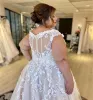 Robes de mariée de taille plus robe de mariée avec dentelle florale 3D appliques col en V balayage train tulle sur mesure boutons couverts dos vestido de novia