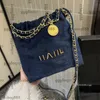 Womens Designer Mini Blue Shopping Quiltade väskor med mynt Charm Gold Metal Hardware Matelasse Chain Leather Round Strap Crossbody Shoulder Handbags 23cm