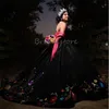 Black Charro Quinceanera Elbise Meksika 2024 Fotoğrafçılık Zarif Çiçek İşlemeli Vestidos de XV Anos Mexicano Tatlı 15 Altı Doğum Günü Partisi Elbise Robe De Mariee