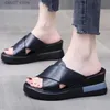 Тапочки, модные дышащие женские сандалии, новинка лета 2023, элегантная уличная мягкая обувь без шнуровки для женщин, FemaleH2435