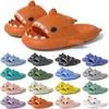 Slides Shipping Shark gratis 2024 Designer One Sandal Slipper For Sandals Pantoufle Mules Men Kvinnor tofflor Tränare Flip Flops Sandles Co 18 S S S