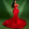 Artı Boyut Gece Elbiseleri Kırmızı Prom Elbiseler Siyah Kadınlar İçin Denizkızı Spagetti Kayışları Aplike Boncuklu Dantelli Dantel Elbiseler Özel Durumlar için Gala Gowns NL596