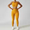 Kvinnor Tracksuits 2 -stycken Sömlös kvinnors spår och fältdräkt Yoga Set Ribbed Running Training Sportwear Gym klädsel Fitness Bh High Maisted Ben Sports J240305