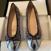 Designer schoenen Paris merkontwerper Black Ballet Flats schoenen vrouwen gewatteerd echte lederen slip op ballerina luxe ronde teen dames jurk schoenen slingback