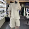 Męskie dresy letnie swobodny garnitur z krótkim rękawem Koreańska edycja trend wszechstronny luźne w stylu Hongkongu Sports Shorts Dwuczęściowy zestaw Freshing J240305