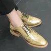 اللباس الأحذية الذهبية كتلة الأعمال الرسمية للرجال الموضة بو الدانتيل المنحوت المنحوتة منخفضة الكعب سوداء الحفلات متعددة الاستخدامات أحجام كبيرة 38-46