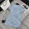 Grundlegende Freizeitkleider der Designermarke Early Spring New Cha Sweet Celebrity Little Fragrant Wind Weaving Thick Tweed Round Neck Short Sleeve Dress for Women WLMM