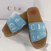 Moda Tasarımcı Terlik Sandalet Summer Flats Şık Plaj Erkek ve Kadınlar Büyük Kafa Terlik Gökkuşağı Mektupları Hafif Kadınlar Gökkuşağı Köpük Terlik