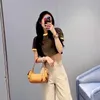 T-shirt Miu Home firmata Nanyou High Version per donna 2024 Early Spring Sweet Style Slim Short Style Contrasto colorato Leaky Ombelico Logo Manica corta 5JDJ