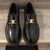 Metal ny kohudsäsong polerade klassiska loafers bekväma sko kvinnans designer fabriksmodeklänning tjocka solade skor med låda A10 88597 s