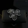 Broches Exquis élégant Original trois pétales fleur broche femmes Vintage haut de gamme luxe Corsage costume accessoires bijoux broches